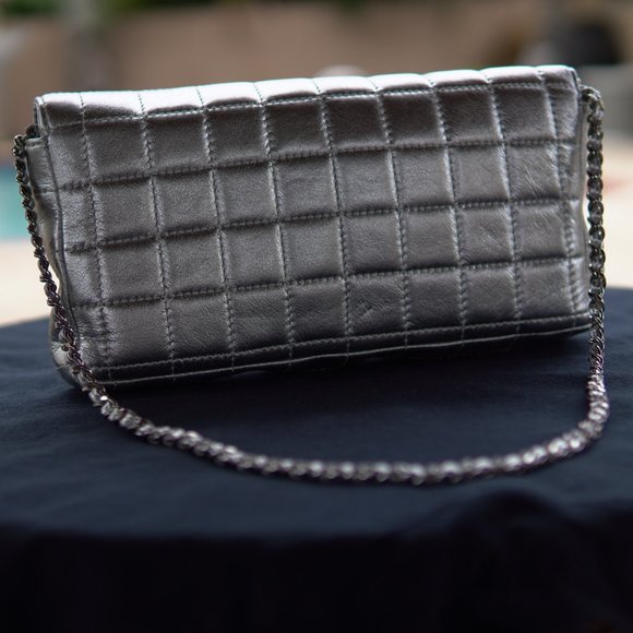 CHANEL Chocolate Bar Chain Shoulder Bag - Picture 7 of 7